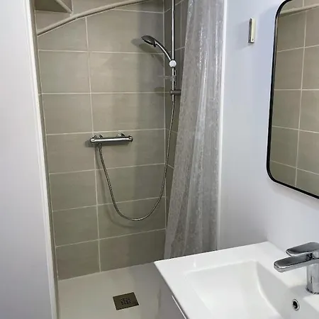 Le Colore- T2 Confortable Avec Vue Sur * 네라끄